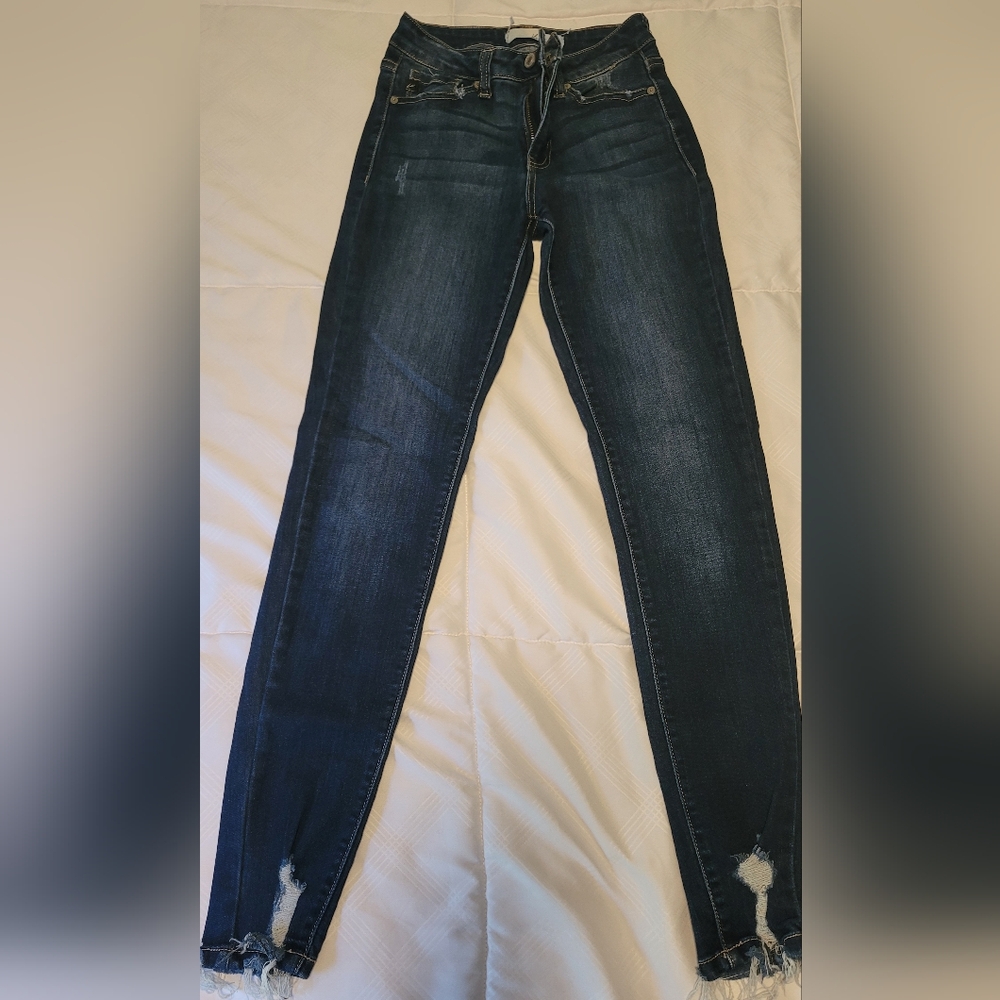 Kancan skinny jeans. Size 1. Medium wash blue.